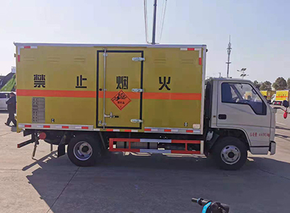 临潼爆破器材运输车工人安全操作规范与智能技术保障